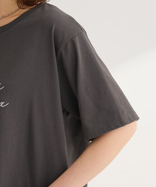 Green Parks(グリーンパークス)の「【適ON】【遮熱・接触冷感・UVカット・吸水速乾】箔プリントロゴTシャツ(Tシャツ/カットソー・レディース・オフホワイト/杢グレー/チャコールグレー・FREE)」の4枚目の写真