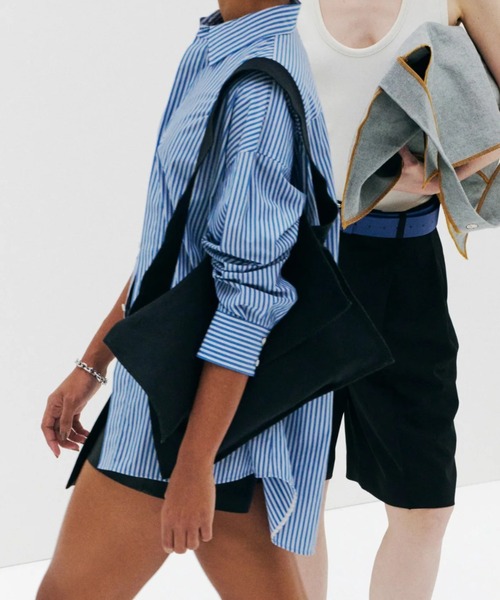 CONZ(コンズ)の「ITTI-MARY FLAP INSIDEOUT SHOULDER - M / HYOMA(ショルダーバッグ・メンズ・インディゴブルー/ブラック・M)」の9枚目の写真