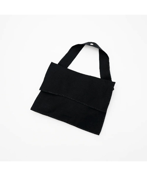 CONZ(コンズ)の「ITTI-MARY FLAP INSIDEOUT SHOULDER - M / HYOMA(ショルダーバッグ・メンズ・インディゴブルー/ブラック・M)」の3枚目の写真