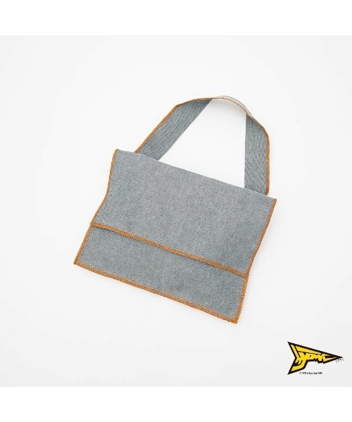 CONZ(コンズ)の「ITTI-MARY FLAP INSIDEOUT SHOULDER - M / HYOMA(ショルダーバッグ・メンズ・インディゴブルー/ブラック・M)」の4枚目の写真