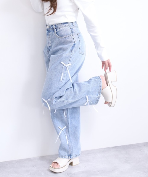Re:EDIT(リエディ)の「リボン付きルーズワイドデニム(デニムパンツ・レディース・ブルー・Mサイズ/long)」の1枚目の写真