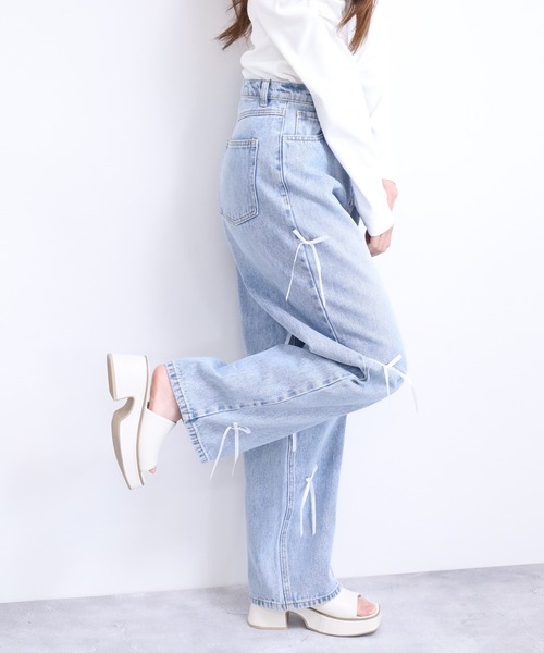 Re:EDIT(リエディ)の「リボン付きルーズワイドデニム(デニムパンツ・レディース・ブルー・Mサイズ/long)」の2枚目の写真