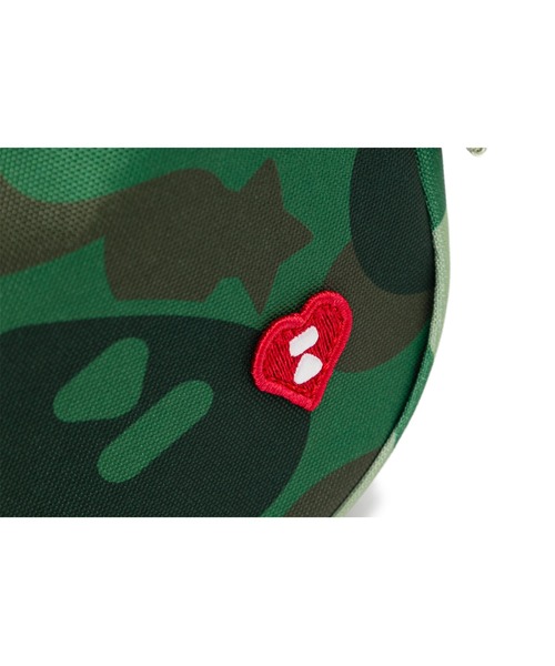 A BATHING APE（アベイシングエイプ）の「HEART BADGE CROSSBODY CAMO MINI BAG #2（ショルダーバッグ・レディース・グリーン・FREE）」の3枚目の写真