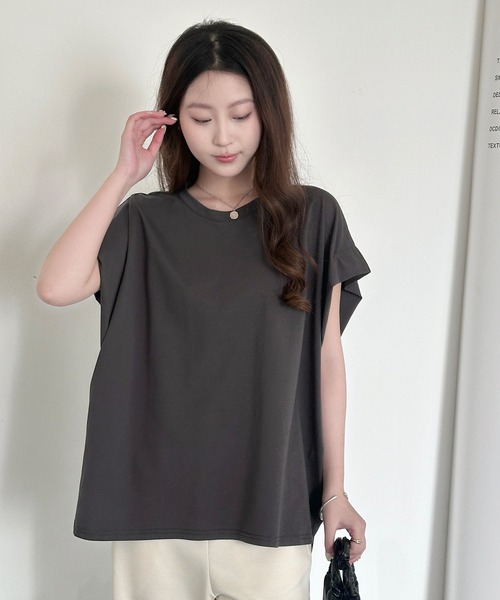 DAY CLOSET(デイ クローゼット)の「【接触冷感/脇見せ防止】ベーシック 無地 フレンチスリーブ オーバーサイズ シャツ レディース(Tシャツ/カットソー・レディース・チャコールグレー/グレイッシュベージュ/アイボリー/ブラック・L/M)」の22枚目の写真