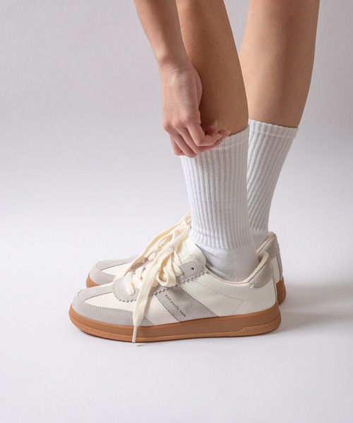 EPT（イーピーティー）の「Santos (Off White/Grey)（スニーカー・レディース・ホワイト×グレー・22cm/26cm/26.5cm/27cm/27.5cm/22.5cm/23cm/23.5cm/24cm/24.5cm/25cm）」の2枚目の写真