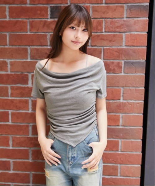 GORGE(ゴージ)の「《ドレープデザイン》カットソー/韓国フェミニン/全3色(Tシャツ/カットソー・レディース・ブラック/オフホワイト/グレー・F)」の4枚目の写真