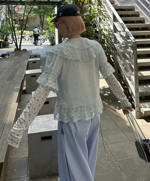 Alley Tokyo（アリートーキョー）の「フリル＆レース半袖ブラウス（シャツ/ブラウス・レディース・ベージュ/サックスブルー/オフホワイト・FREE）」の4枚目の写真