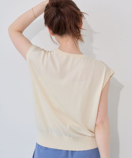 le.coeur blanc(ルクールブラン)の「フロントフリルフレンチスリーブニット(ニット/セーター・レディース・ブラック/オレンジ/アイボリー・38)」の7枚目の写真