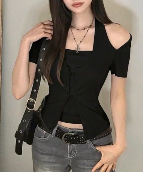 Emilie(エミリー)の「ホルターネック レイヤード風 半袖トップス(Tシャツ/カットソー・レディース・アイボリー/ブラック/チャコールグレー・FREE)」の4枚目の写真