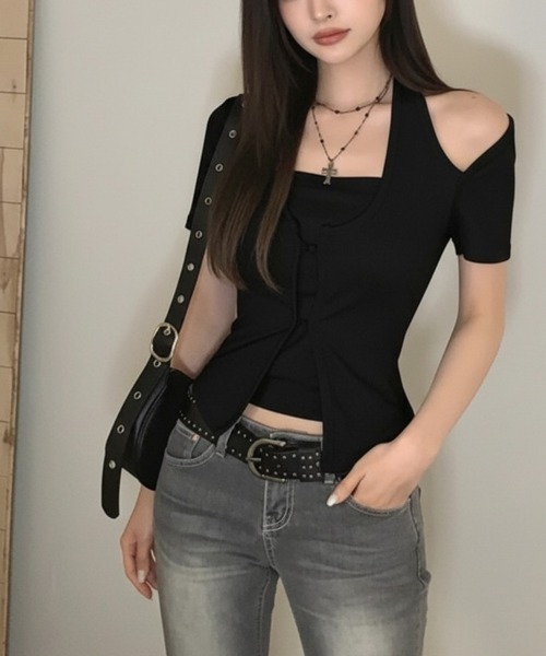 Emilie(エミリー)の「ホルターネック レイヤード風 半袖トップス(Tシャツ/カットソー・レディース・アイボリー/ブラック/チャコールグレー・FREE)」の5枚目の写真