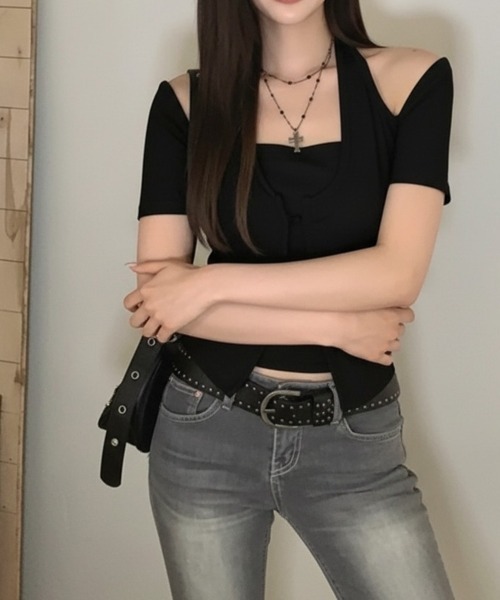 Emilie(エミリー)の「ホルターネック レイヤード風 半袖トップス(Tシャツ/カットソー・レディース・アイボリー/ブラック/チャコールグレー・FREE)」の6枚目の写真