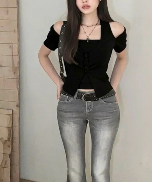 Emilie(エミリー)の「ホルターネック レイヤード風 半袖トップス(Tシャツ/カットソー・レディース・アイボリー/ブラック/チャコールグレー・FREE)」の7枚目の写真