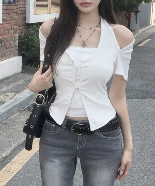 Emilie(エミリー)の「ホルターネック レイヤード風 半袖トップス(Tシャツ/カットソー・レディース・アイボリー/ブラック/チャコールグレー・FREE)」の10枚目の写真