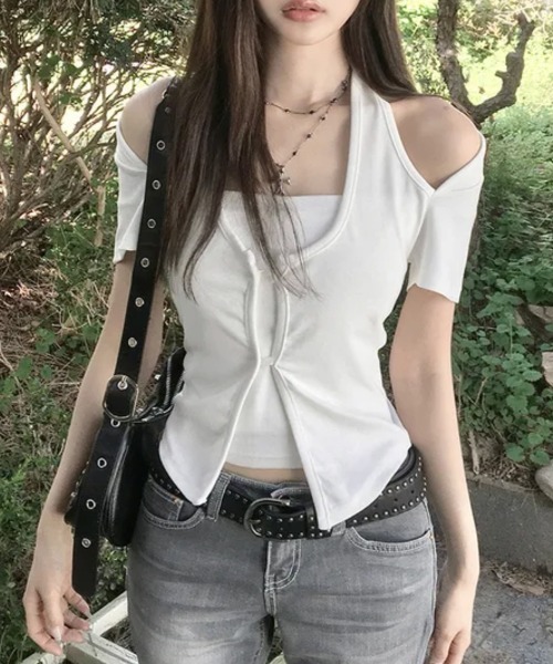 Emilie(エミリー)の「ホルターネック レイヤード風 半袖トップス(Tシャツ/カットソー・レディース・アイボリー/ブラック/チャコールグレー・FREE)」の13枚目の写真