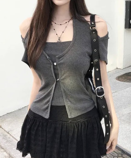 Emilie(エミリー)の「ホルターネック レイヤード風 半袖トップス(Tシャツ/カットソー・レディース・アイボリー/ブラック/チャコールグレー・FREE)」の18枚目の写真