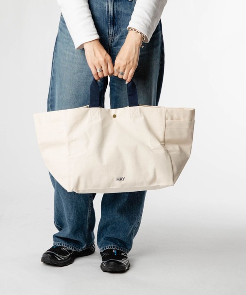 HAY(ヘイ)の「HAY / ヘイ Weekend Bag Organic Small オーガニックコットン 2WAY トートバッグ(トートバッグ・レディース・チョコ/ナチュラル・FREE)」の9枚目の写真