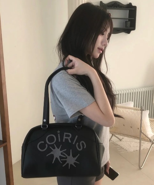 COIRIS(コイリス)の「◇COIRIS◇ブランド直輸入正規品/RODIC レザーパッチワーク ボウリングバッグ RODIC LEATHER PATCHWORK BOWLING BAG(ボストンバッグ・レディース・ブラック/レッド・FREE)」の2枚目の写真