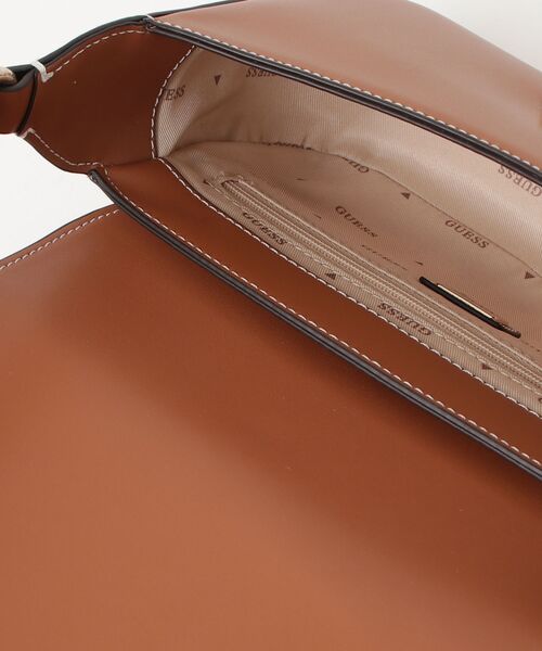 Guess(ゲス)の「RUBY Flap Shoulder Bag ハンドバッグ ショルダーバッグ(ハンドバッグ・レディース・キャメル/ブラック・ONE SIZE)」の5枚目の写真