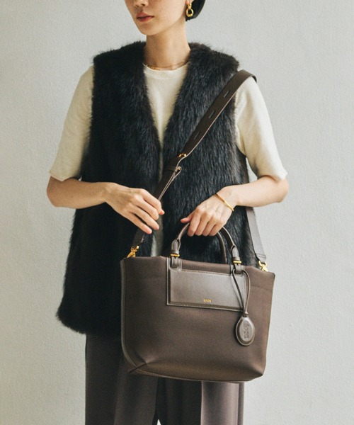 E'POR（エポール）の「【E'POR】BOAT BAG Medium/撥水・軽量・一部WEB限定カラー・26AW新色（ハンドバッグ・レディース・ベージュ/ダークブラウン/ブラック系その他/ブラック・FREE）」の4枚目の写真