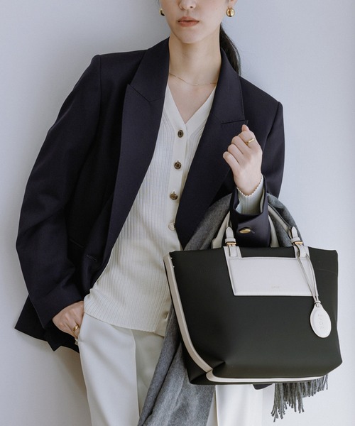 E'POR（エポール）の「【E'POR】BOAT BAG Medium/撥水・軽量・一部WEB限定カラー・26AW新色（ハンドバッグ・レディース・ベージュ/ダークブラウン/ブラック系その他/ブラック・FREE）」の3枚目の写真