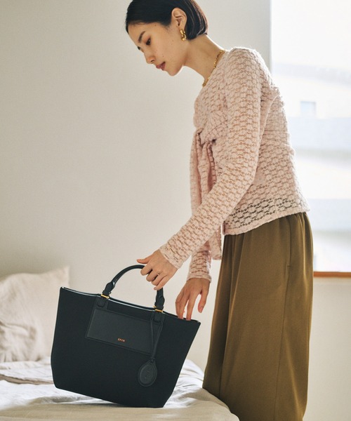 E'POR（エポール）の「【E'POR】BOAT BAG Medium/撥水・軽量・一部WEB限定カラー・26AW新色（ハンドバッグ・レディース・ベージュ/ダークブラウン/ブラック系その他/ブラック・FREE）」の2枚目の写真