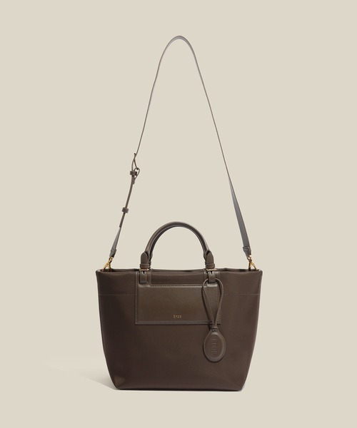 E'POR（エポール）の「【E'POR】BOAT BAG Medium/撥水・軽量・一部WEB限定カラー・26AW新色（ハンドバッグ・レディース・ベージュ/ダークブラウン/ブラック系その他/ブラック・FREE）」の8枚目の写真