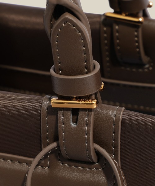 E'POR（エポール）の「【E'POR】BOAT BAG Medium/撥水・軽量・一部WEB限定カラー・26AW新色（ハンドバッグ・レディース・ベージュ/ダークブラウン/ブラック系その他/ブラック・FREE）」の11枚目の写真