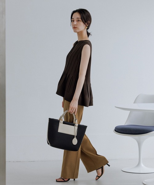 E'POR（エポール）の「【E'POR】BOAT BAG Medium/撥水・軽量・一部WEB限定カラー・26AW新色（ハンドバッグ・レディース・ベージュ/ダークブラウン/ブラック系その他/ブラック・FREE）」の19枚目の写真