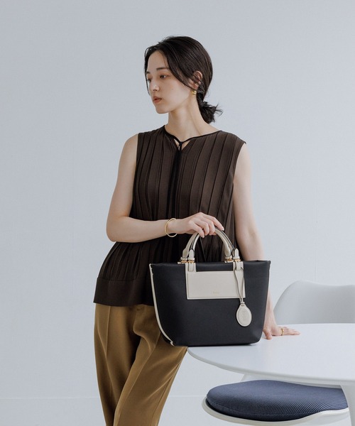 E'POR（エポール）の「【E'POR】BOAT BAG Medium/撥水・軽量・一部WEB限定カラー・26AW新色（ハンドバッグ・レディース・ベージュ/ダークブラウン/ブラック系その他/ブラック・FREE）」の17枚目の写真