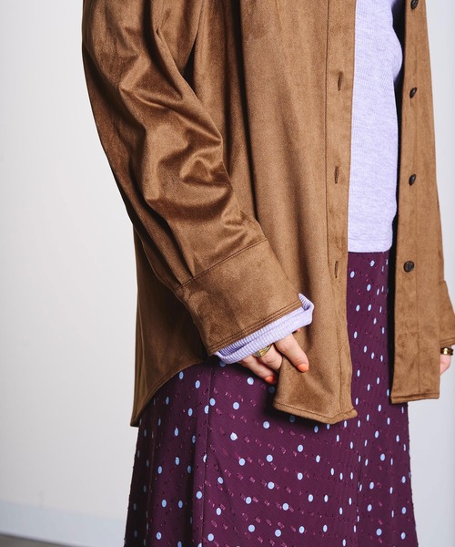 ROSE BUD(ローズバッド)の「FAUX SUEDE SHIRT(シャツ/ブラウス・レディース・パープル/ブラウン/チャコール・ONE SIZE)」の16枚目の写真