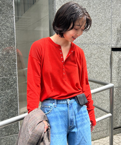 HANES(ヘインズ)の「HANES/ヘインズ SLOBE別注 ヘンリーネックワッフル ロンTEE(Tシャツ/カットソー・レディース・レッド/チャコールグレー/アイボリー・FREE)」の6枚目の写真