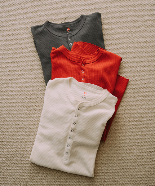 HANES(ヘインズ)の「HANES/ヘインズ SLOBE別注 ヘンリーネックワッフル ロンTEE(Tシャツ/カットソー・レディース・レッド/チャコールグレー/アイボリー・FREE)」の7枚目の写真
