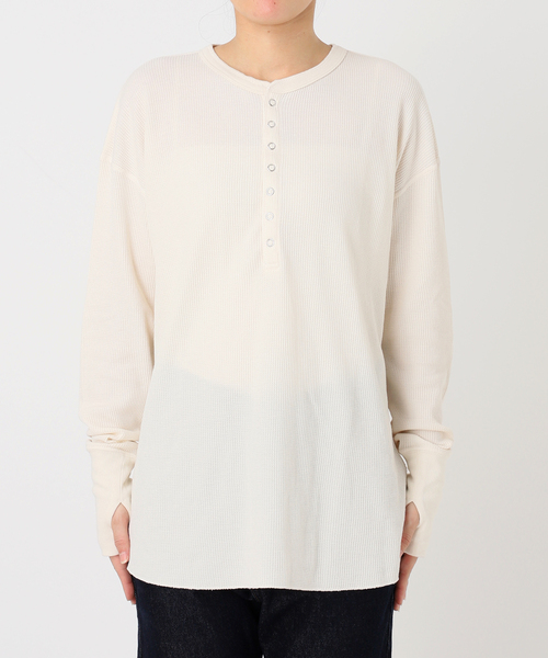 HANES(ヘインズ)の「HANES/ヘインズ SLOBE別注 ヘンリーネックワッフル ロンTEE(Tシャツ/カットソー・レディース・レッド/チャコールグレー/アイボリー・FREE)」の11枚目の写真