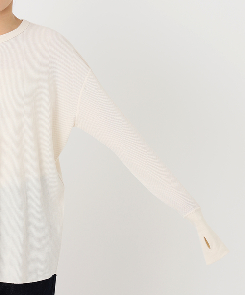 HANES(ヘインズ)の「HANES/ヘインズ SLOBE別注 ヘンリーネックワッフル ロンTEE(Tシャツ/カットソー・レディース・レッド/チャコールグレー/アイボリー・FREE)」の15枚目の写真