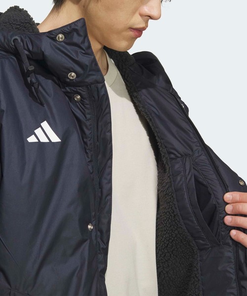 adidas（アディダス）の「スリーストライプス ルーズフィット ロング ボアコート / アディダス adidas（ダウンジャケット/コート・メンズ・ブルー・XX-LARGE/3XL/LARGE/MEDIUM/SMALL/X-LARGE/X-SMALL）」の4枚目の写真