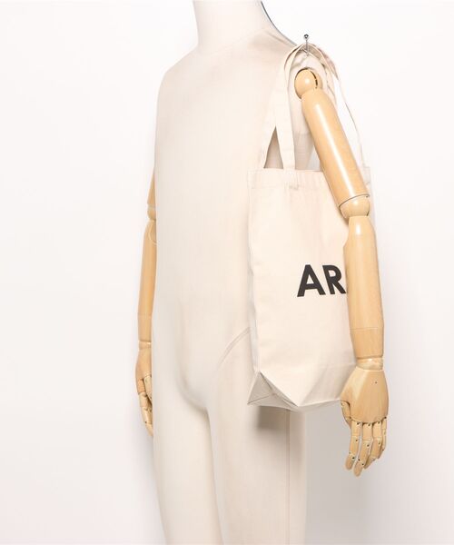 Ol' Basics(オールベーシックス)の「Ol' Basics(オール・ベーシックス) トートバッグ キャンバス ARMY ロゴ プリント 鞄 BAG アメカジ ミリタリー メンズ レディース ユニセックス Mサイズ(トートバッグ・レディース・ナチュラル・FREE)」の6枚目の写真