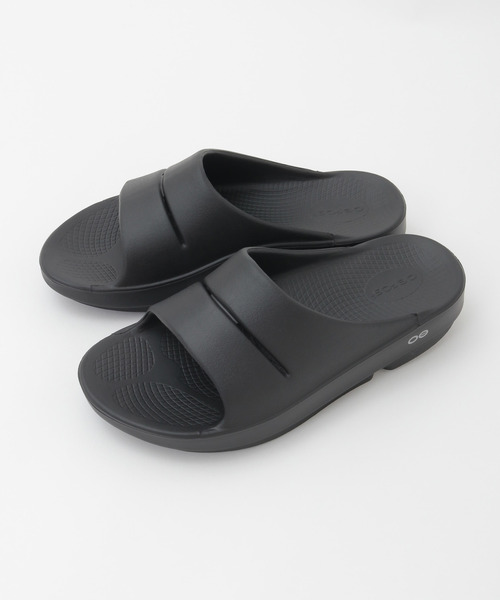 MEN'S MELROSE(メンズメルローズ)の「【OOFOS/ウーフォス】Ooahh / ウーアー / リカバリーサンダル(サンダル・メンズ・ブラック・3/2/4)」の1枚目の写真