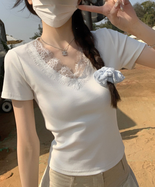 2ly2(トゥーリートゥー)の「レースVネック リブ 半袖カットソー(Tシャツ/カットソー・レディース・ブルー/ブラック/ホワイト/グレー・FREE)」の8枚目の写真