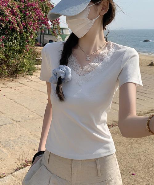 2ly2(トゥーリートゥー)の「レースVネック リブ 半袖カットソー(Tシャツ/カットソー・レディース・ブルー/ブラック/ホワイト/グレー・FREE)」の9枚目の写真