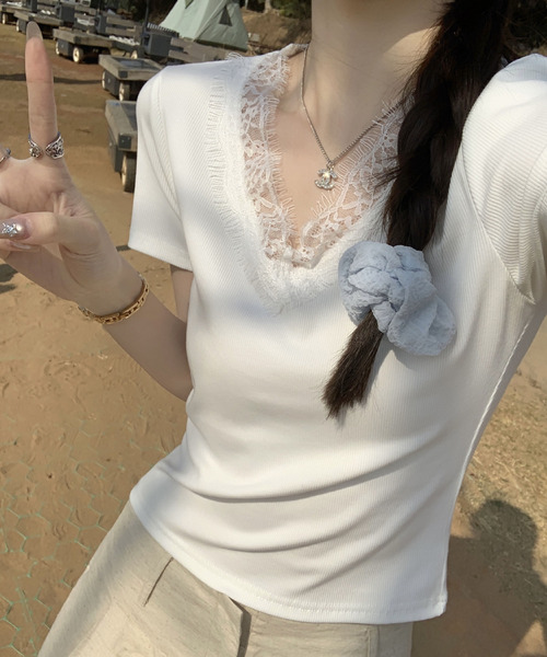 2ly2(トゥーリートゥー)の「レースVネック リブ 半袖カットソー(Tシャツ/カットソー・レディース・ブルー/ブラック/ホワイト/グレー・FREE)」の10枚目の写真