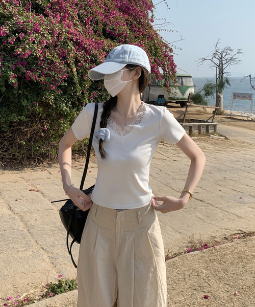 2ly2(トゥーリートゥー)の「レースVネック リブ 半袖カットソー(Tシャツ/カットソー・レディース・ブルー/ブラック/ホワイト/グレー・FREE)」の11枚目の写真
