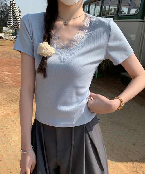 2ly2(トゥーリートゥー)の「レースVネック リブ 半袖カットソー(Tシャツ/カットソー・レディース・ブルー/ブラック/ホワイト/グレー・FREE)」の15枚目の写真