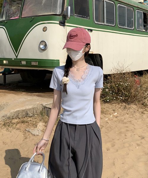 2ly2(トゥーリートゥー)の「レースVネック リブ 半袖カットソー(Tシャツ/カットソー・レディース・ブルー/ブラック/ホワイト/グレー・FREE)」の17枚目の写真