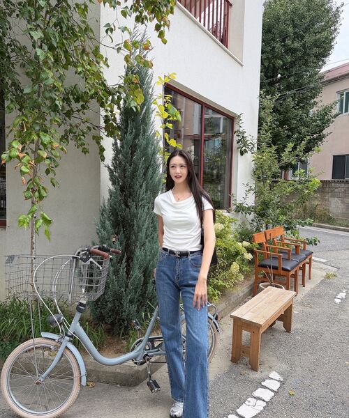 MUSINSA STANDARD WOMAN（ムシンサスタンダードウーマン）の「ウィメンズエッセンシャルルーズストレートデニムパンツ[ミディアムインディゴ]（デニムパンツ・レディース・その他・24/25/26/27/28/29/30/23/32）」の11枚目の写真