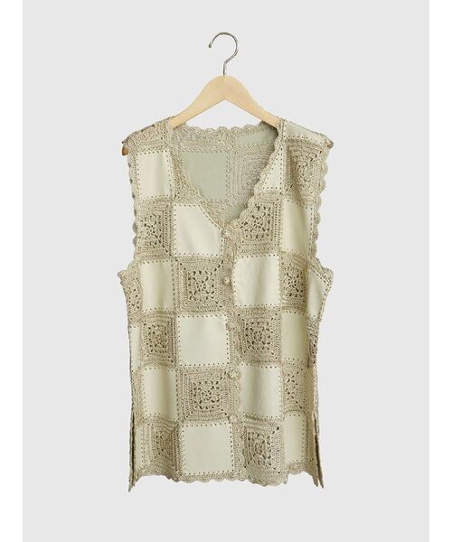 FIKA.（フィーカ）の「Patchwork design crochet gilet（ベスト・レディース・オフホワイト/ブラウン/ブラック・MEDIUM）」の5枚目の写真