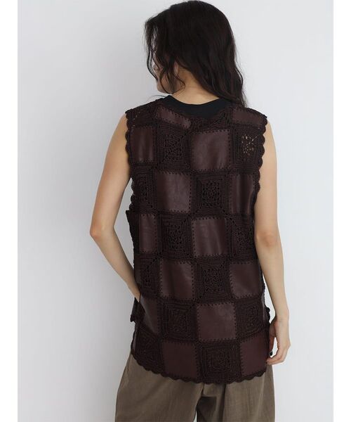 FIKA.（フィーカ）の「Patchwork design crochet gilet（ベスト・レディース・オフホワイト/ブラウン/ブラック・MEDIUM）」の10枚目の写真
