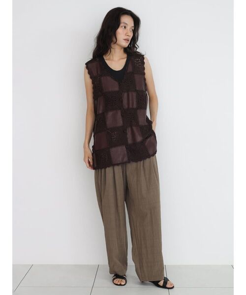 FIKA.（フィーカ）の「Patchwork design crochet gilet（ベスト・レディース・オフホワイト/ブラウン/ブラック・MEDIUM）」の11枚目の写真