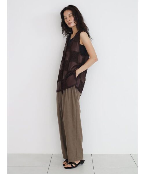 FIKA.（フィーカ）の「Patchwork design crochet gilet（ベスト・レディース・オフホワイト/ブラウン/ブラック・MEDIUM）」の13枚目の写真