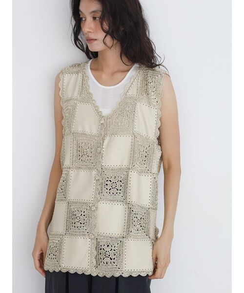FIKA.（フィーカ）の「Patchwork design crochet gilet（ベスト・レディース・オフホワイト/ブラウン/ブラック・MEDIUM）」の15枚目の写真