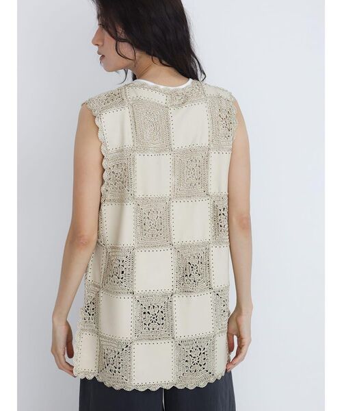 FIKA.（フィーカ）の「Patchwork design crochet gilet（ベスト・レディース・オフホワイト/ブラウン/ブラック・MEDIUM）」の16枚目の写真